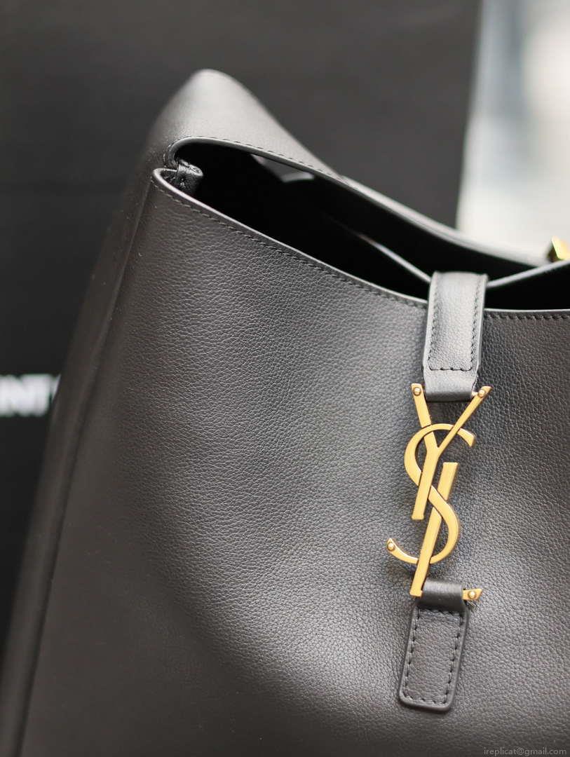 YSL 753837 Le 5 À 7 Supple Large In Smooth Leather Black