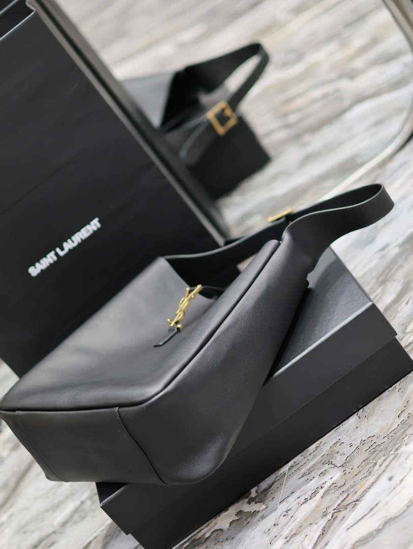 YSL 753837 Le 5 À 7 Supple Large In Smooth Leather Black
