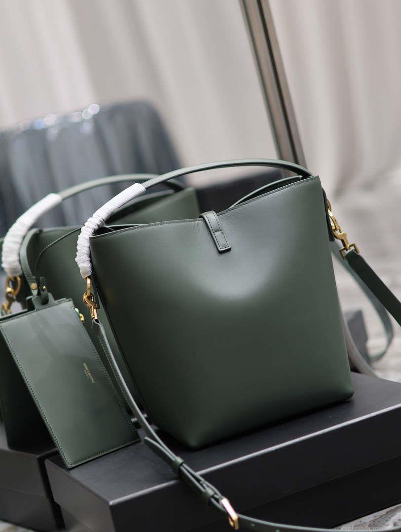 YSL 742828 Le 5 À 7 Supple Small In Smooth Leather Green