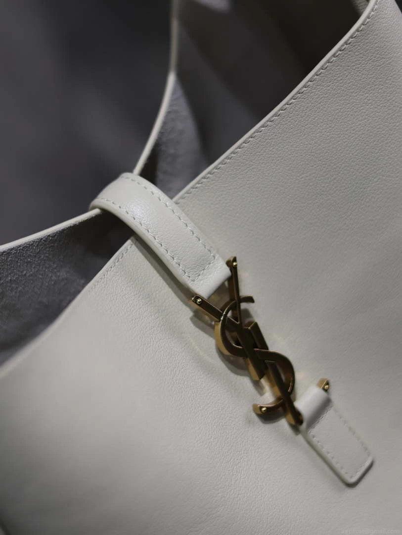 YSL 753837 Le 5 À 7 Supple Large In Smooth Leather White